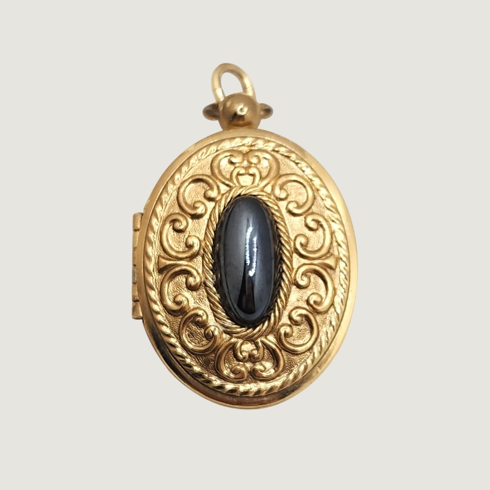 VTG Oval Locket Pendant Black Stone Cabochon Solid Perfume Antique Style